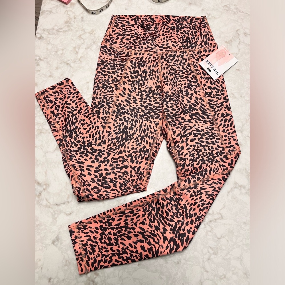 Fleo Reverie style pocket crossfit leggings, leopard print, medium NWT